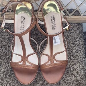 Worn once or twice in good condition